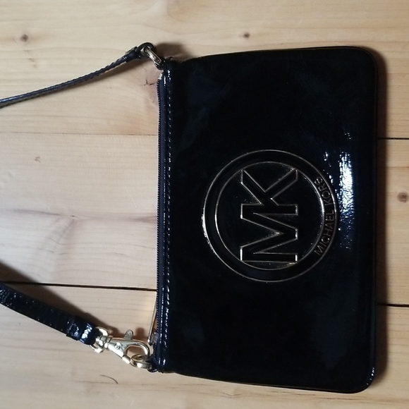 - - - - Like new Michael Kors wristlet - Picture 2 of 6